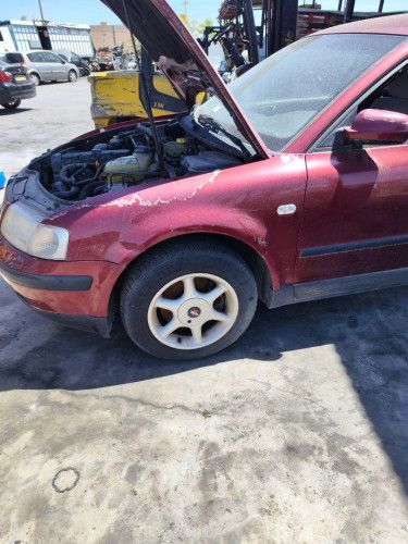 ALETA DELANTERA IZQUIERDA VOLKSWAGEN PASSAT BERLINA (3B2) 
