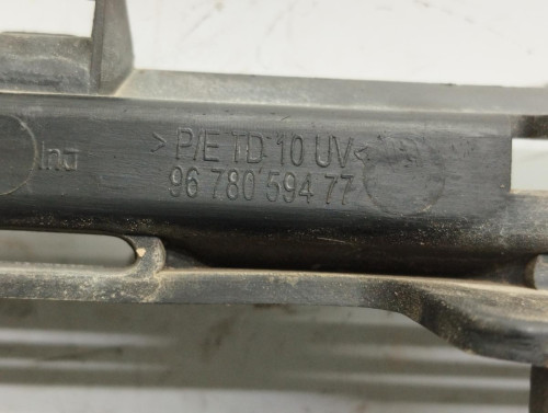 REJILLA PARAGOLPES DELANTERO Peugeot 2008 