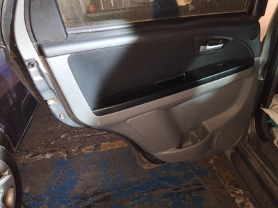 GUARNECIDO PUERTA TRASERA IZQUIERDA