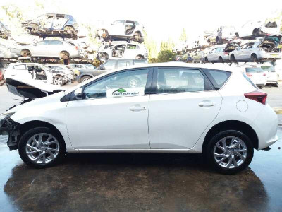 TOYOTA AURIS (E18)