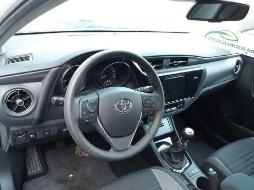  TOYOTA AURIS (E18) 