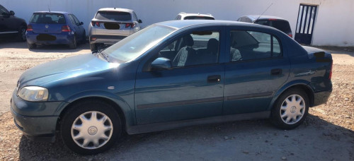 OPEL ASTRA G BERLINA — vehículo donante para recambios 