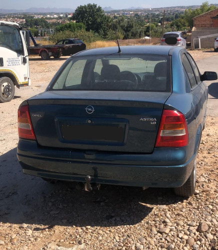 OPEL ASTRA G BERLINA — vehículo donante para recambios 