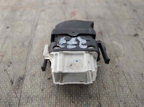 MANDO ELEVALUNAS DELANTERO DERECHO Renault CLIO II FASE II (B/CB0) 