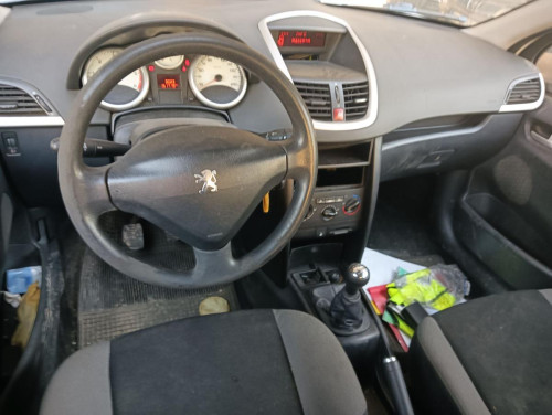 PEUGEOT 207 — vehículo donante para recambios 