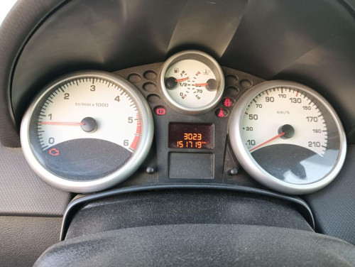 PEUGEOT 207 — vehículo donante para recambios 
