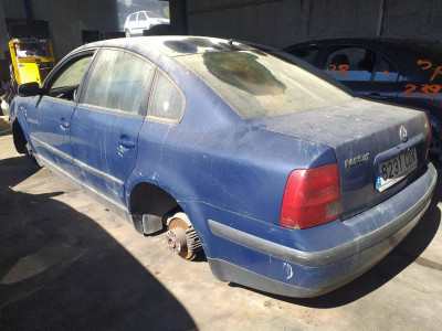 VOLKSWAGEN PASSAT BERLINA (3B2)