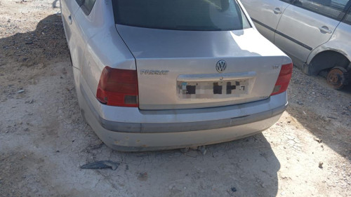  VOLKSWAGEN PASSAT BERLINA (3B2) 