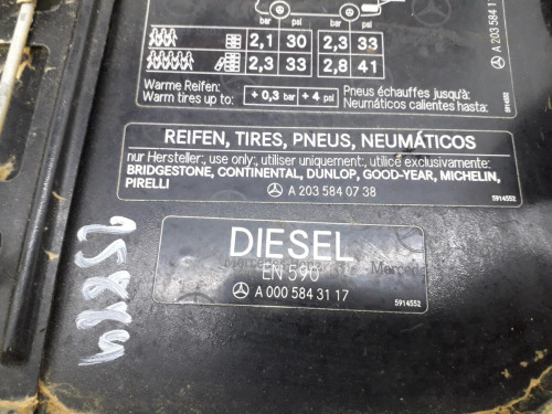 TAPA EXTERIOR COMBUSTIBLE MERCEDES-BENZ CLASE C (BM 203) BERLINA 