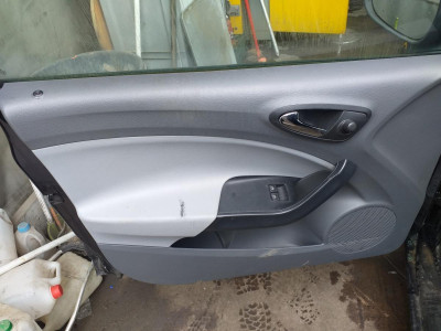 SEAT IBIZA BERLINA (6J5)