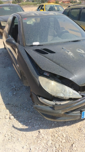 PEUGEOT 206 — vehículo donante para recambios 