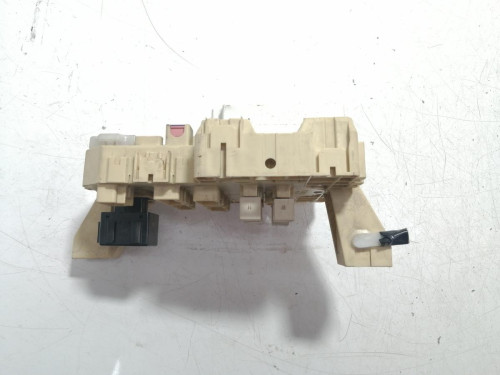  CAJA RELES / FUSIBLES Suzuki SWIFT BERLINA (RS/MZ) 