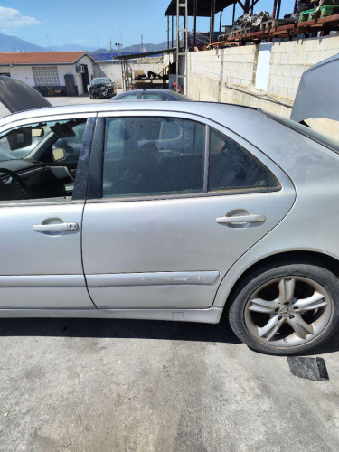 PUERTA TRASERA IZQUIERDA Mercedes-Benz CLASE E (BM 210) BERLINA 