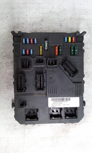 CAJA RELES / FUSIBLES Peugeot 206 + 