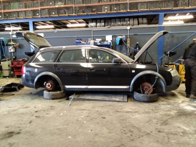 AUDI A6 AVANT (4B5)