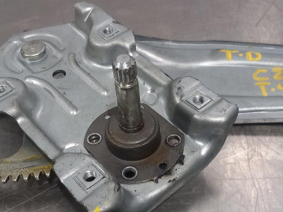 ELEVALUNAS TRASERO DERECHO, TOYOTA, YARIS (KSP1/NLP1/NSP1)