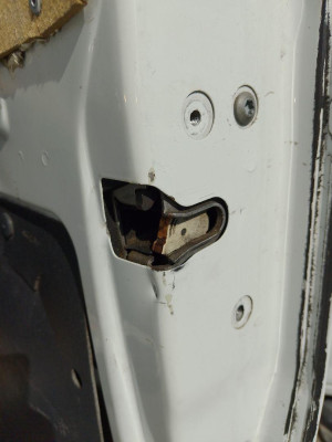 CERRADURA PUERTA TRASERA DERECHA