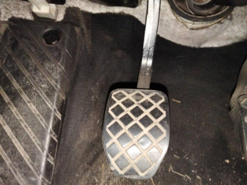 PEDAL EMBRAGUE Volkswagen PASSAT BERLINA (3B2) 
