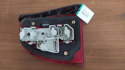 PILOTO TRASERO DERECHO Volkswagen PASSAT BERLINA (3B3) 