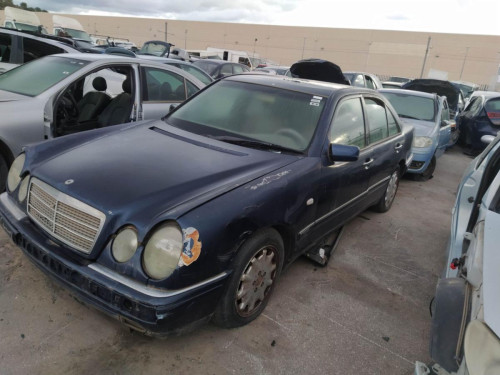  MERCEDES-BENZ CLASE E (BM 210) BERLINA 