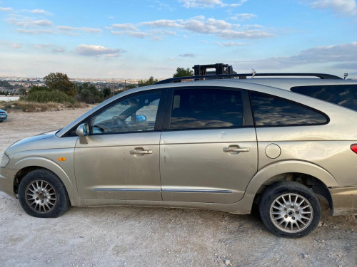 SSANGYONG RODIUS — vehículo donante para recambios 