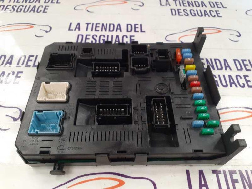  CAJA RELES / FUSIBLES 