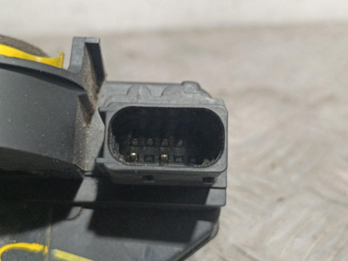 CERRADURA PUERTA DELANTERA IZQUIERDA 