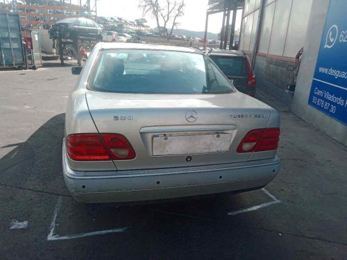  MERCEDES-BENZ CLASE E (BM 210) BERLINA 