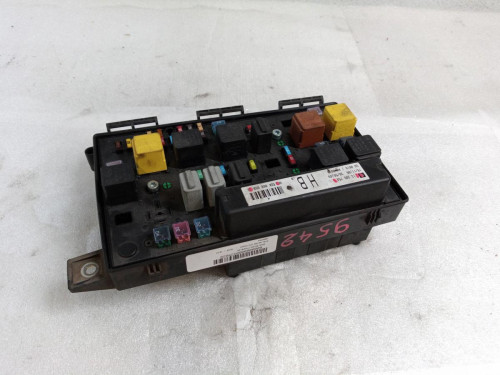  CAJA RELES / FUSIBLES 