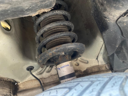 AMORTIGUADOR DELANTERO DERECHO MITSUBISHI COLT CZ3 BERL. 5 (Z30A) 