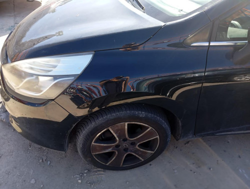ALETA DELANTERA IZQUIERDA Renault CLIO IV 