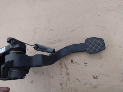  PEDAL EMBRAGUE Volkswagen POLO V (6R1) 