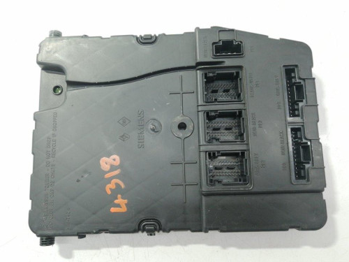  CAJA RELES / FUSIBLES Renault SCENIC II (JM) 