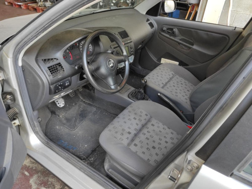 SEAT IBIZA (6K1) — vehículo donante para recambios 