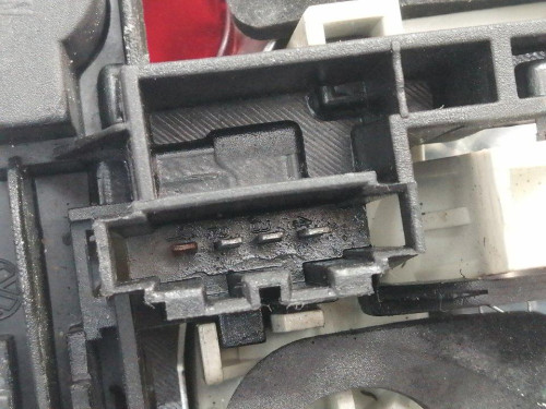 PILOTO TRASERO CENTRAL VOLKSWAGEN TOUAREG (7L6) 