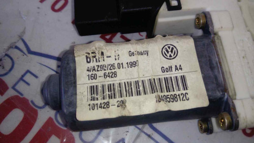 MOTOR ELEVALUNAS TRASERO DERECHO Volkswagen GOLF IV BERLINA (1J1)(10.1997) 