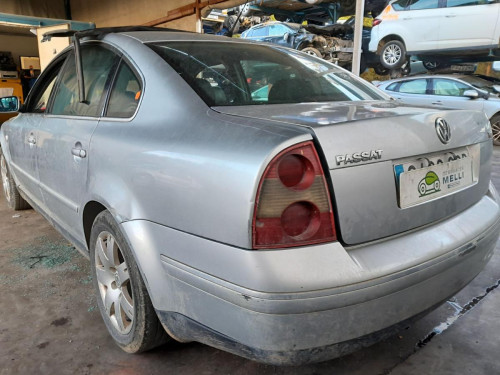  VOLKSWAGEN PASSAT BERLINA (3B3) 