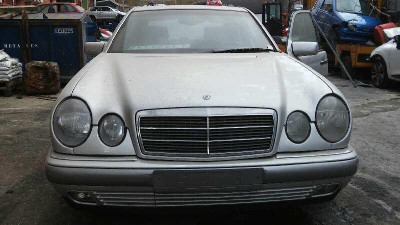 MERCEDES-BENZ CLASE E (BM 210) BERLINA