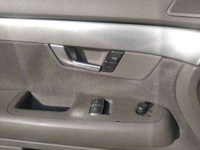 AUDI A4 BERLINA (8E)