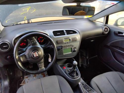 SEAT LEON (1P1) — vehículo donante para recambios 