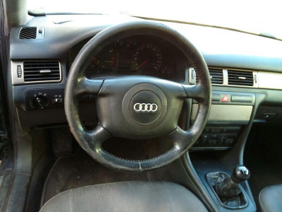 AUDI A6 BERLINA (4B2)