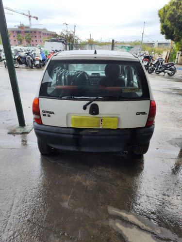 OPEL CORSA B — vehículo donante para recambios 