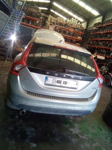  VOLVO V60 FAMILIAR 