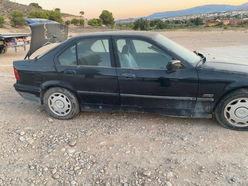 BMW SERIE 3 BERLINA (E36) — автомобиль-донор на запчасти 