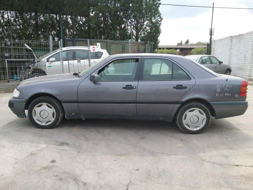  MERCEDES-BENZ CLASE C (BM 202) BERLINA 