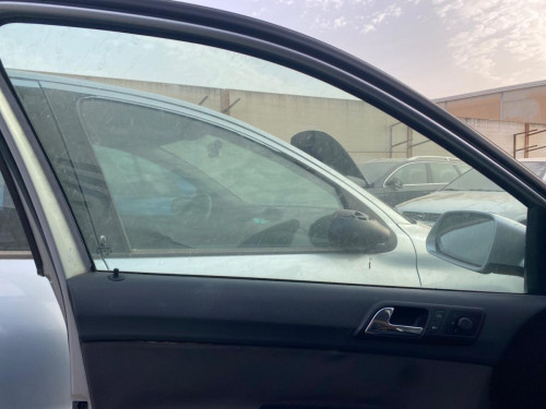 LUNA DELANTERA IZQUIERDA Volkswagen POLO IV (9N3) 