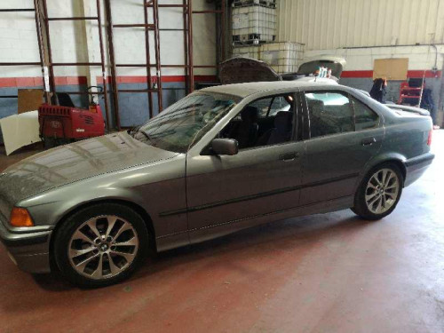 BMW SERIE 3 BERLINA (E36) — vehículo donante para recambios 