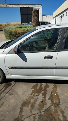PUERTA DELANTERA IZQUIERDA Renault Laguna (B56)(1994->)