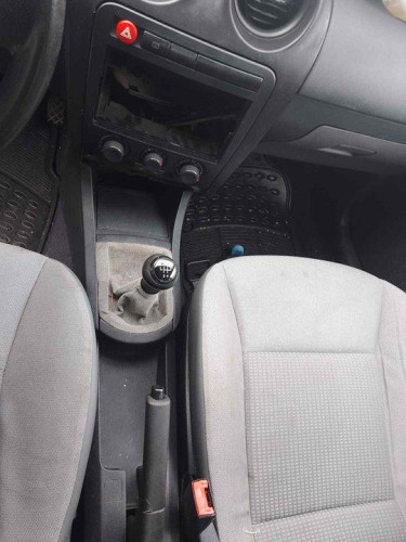 SEAT IBIZA (6L1) — vehículo donante para recambios 