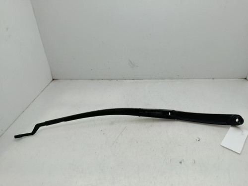 BRAZO LIMPIA DELANTERO DERECHO Kia CEED (CD) 